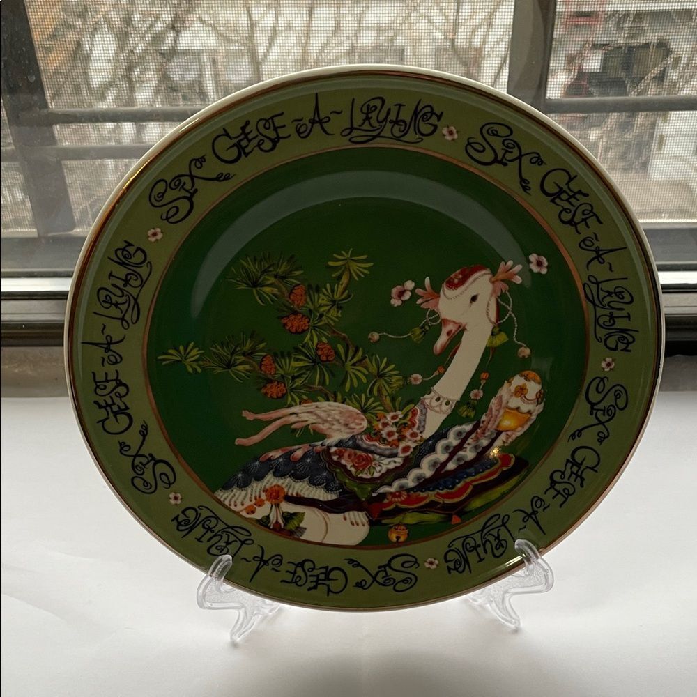 ❤️ Phannapast Taychamaythakool Twelve Days of Christmas Dessert Plates, Set of 4 - Picture 5 of 11